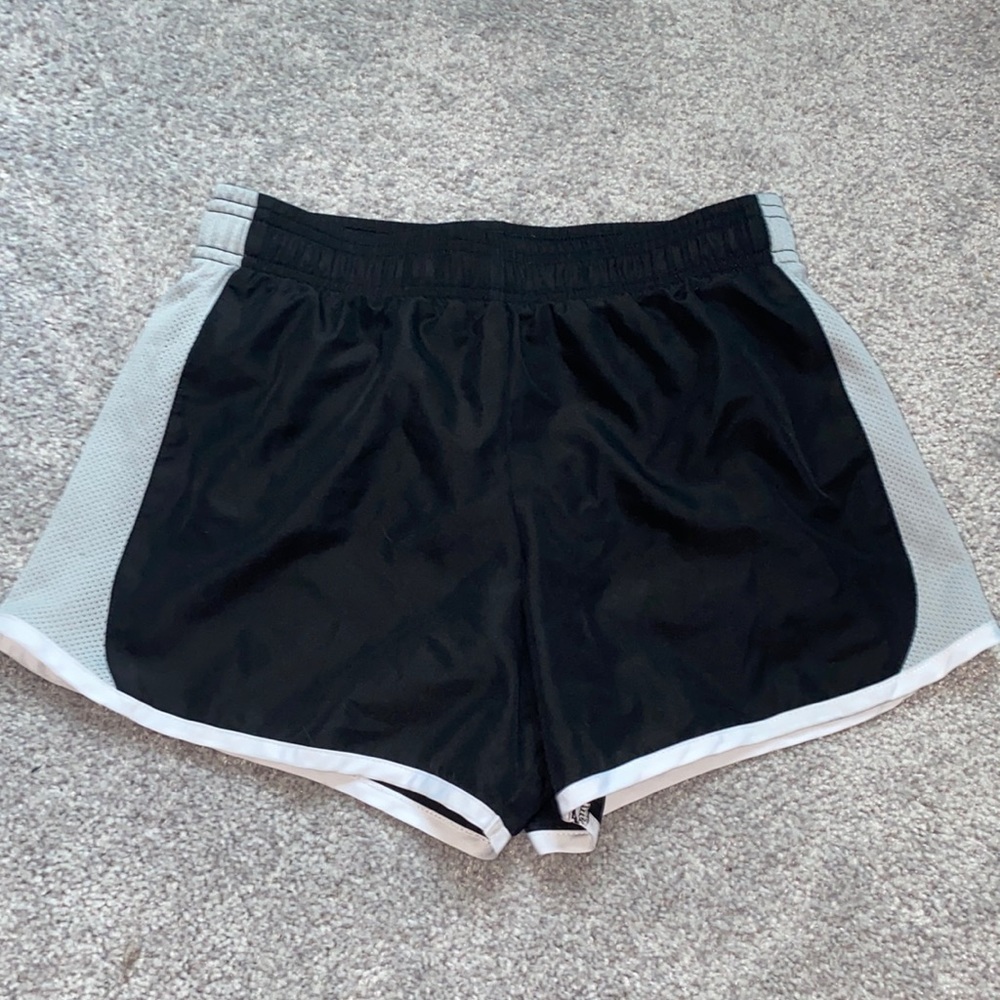 Danskin Large (10/12) black athletic shorts with lining